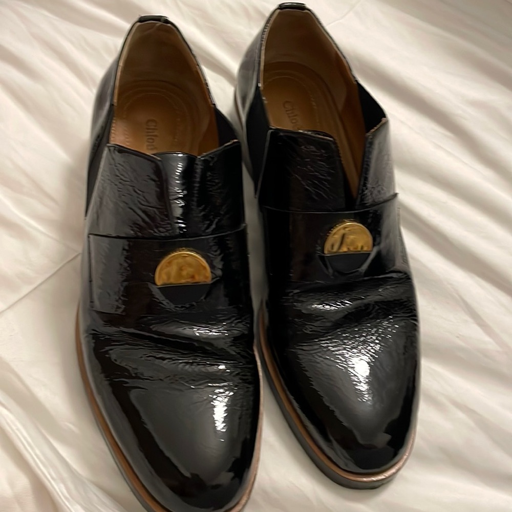 CHLOÉ black patent leather loafer with gold coin accent